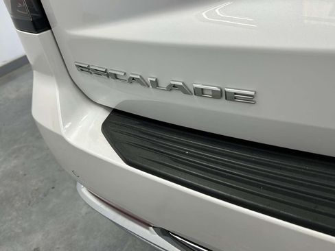 Used 2022 Cadillac Escalade Premium Luxury w/ Performance Package AWD/4WD image 11