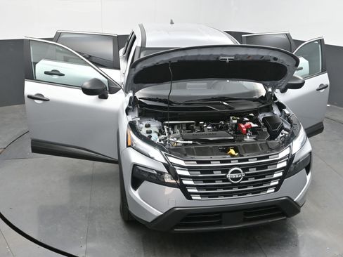 Used 2024 Nissan Rogue S image 41