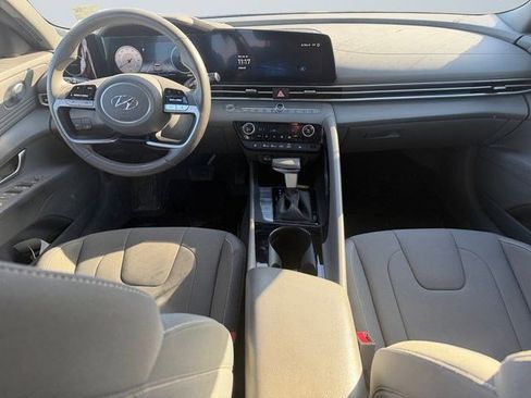 Certified 2023 Hyundai Elantra SEL w/ Convenience Package image 12