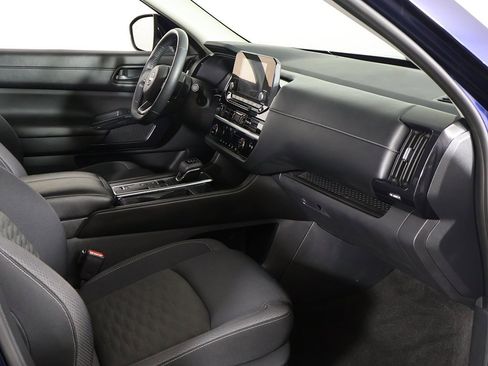 Used 2024 Nissan Pathfinder SV image 24