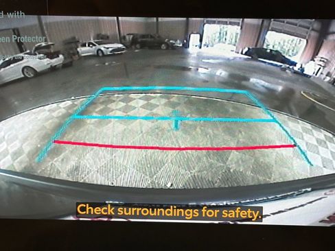 Used 2024 Toyota Corolla Cross SE image 29