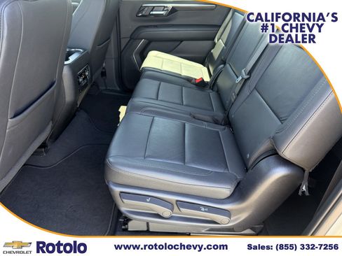 Used 2025 Chevrolet Suburban Z71 AWD/4WD image 15