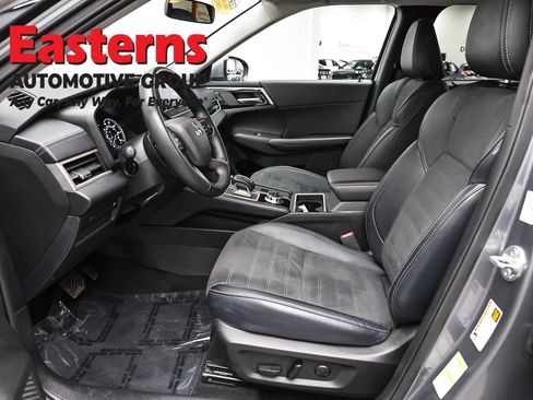 Used 2024 Mitsubishi Outlander SE image 14