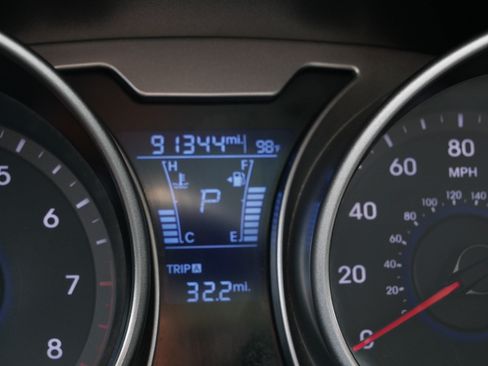 Used 2017 Hyundai Veloster Value Edition FWD image 34