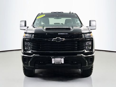 Used 2024 Chevrolet Silverado 2500 Custom w/ Custom Value Package image 2