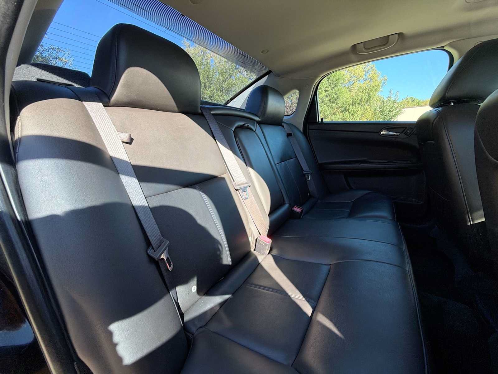 Used 2013 Chevrolet Impala LTZ FWD image 18