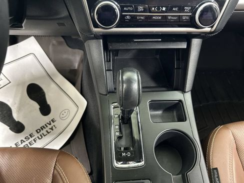 Used 2018 Subaru Outback 3.6R Touring AWD/4WD image 18