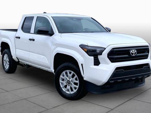 Used 2025 Toyota Tacoma SR AWD/4WD image 3