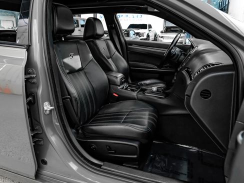 Used 2018 Chrysler 300 S w/ 300S Premium Group RWD image 47