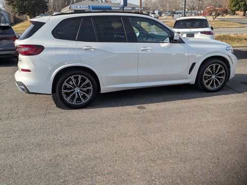 Used 2021 BMW X5 xDrive40i w/ M Sport Package image 2