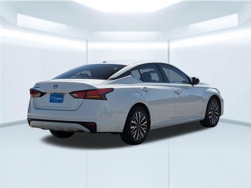 Used 2025 Nissan Altima 2.5 SV FWD image 6