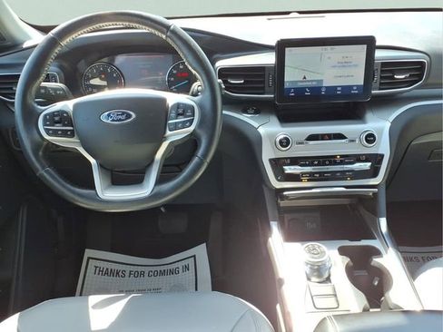 Used 2021 Ford Explorer XLT AWD/4WD image 6