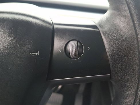 Used 2023 Tesla Model Y Long Range image 23