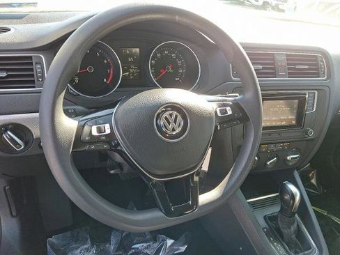 Used 2017 Volkswagen Jetta S w/ Jetta S Cold Weather Package image 18