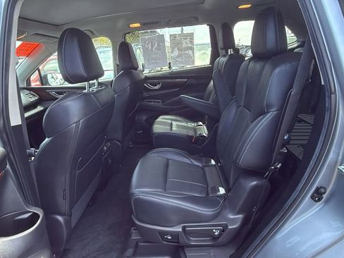 Certified 2024 Subaru Ascent Touring AWD/4WD image 18
