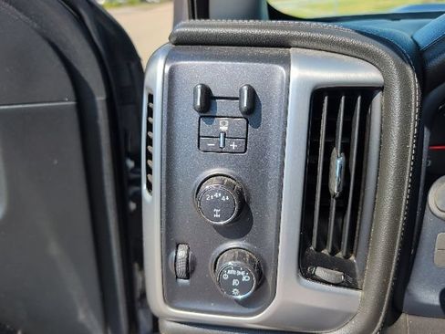Used 2018 GMC Sierra 2500 SLE w/ SLE Preferred Package AWD/4WD image 16