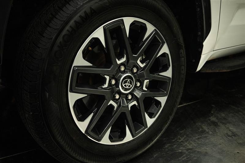 Used 2023 Toyota Tundra Limited AWD/4WD image 3