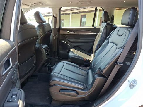 Used 2021 Jeep Grand Cherokee L Limited w/ MOPAR Finishing Package AWD/4WD image 10
