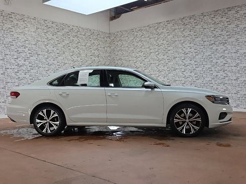 Used 2021 Volkswagen Passat 2.0T SE image 7