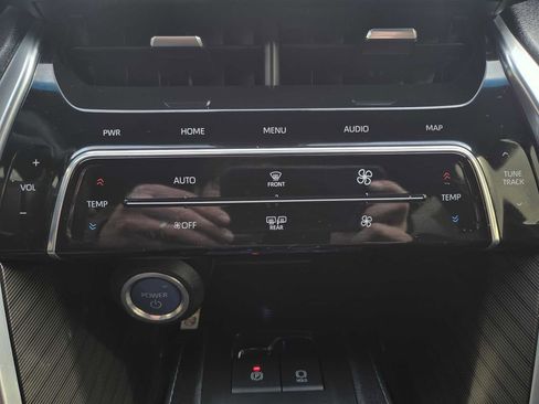 Used 2021 Toyota Venza Limited image 26