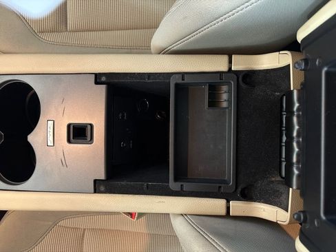 Used 2018 Ford Taurus SEL image 25