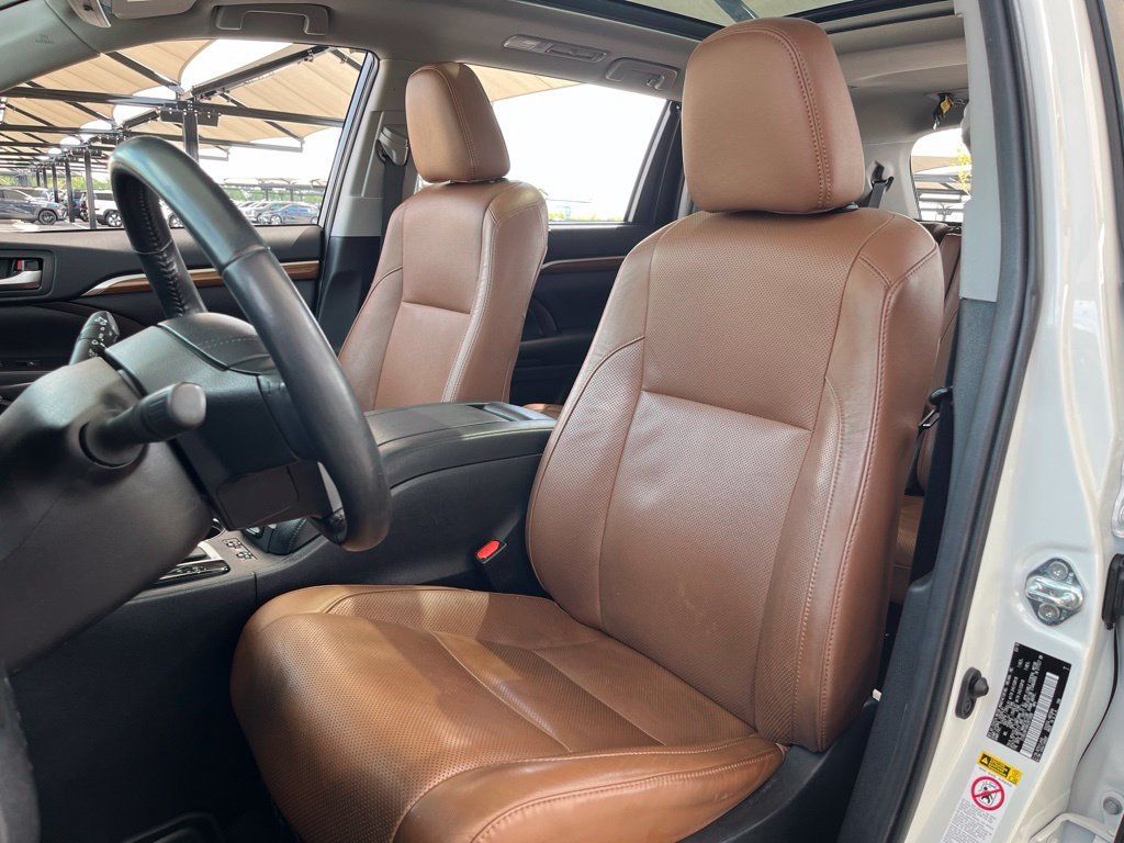 Used 2019 Toyota Highlander Limited Platinum AWD/4WD image 29