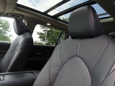 Used 2024 Toyota Grand Highlander AWD image 11