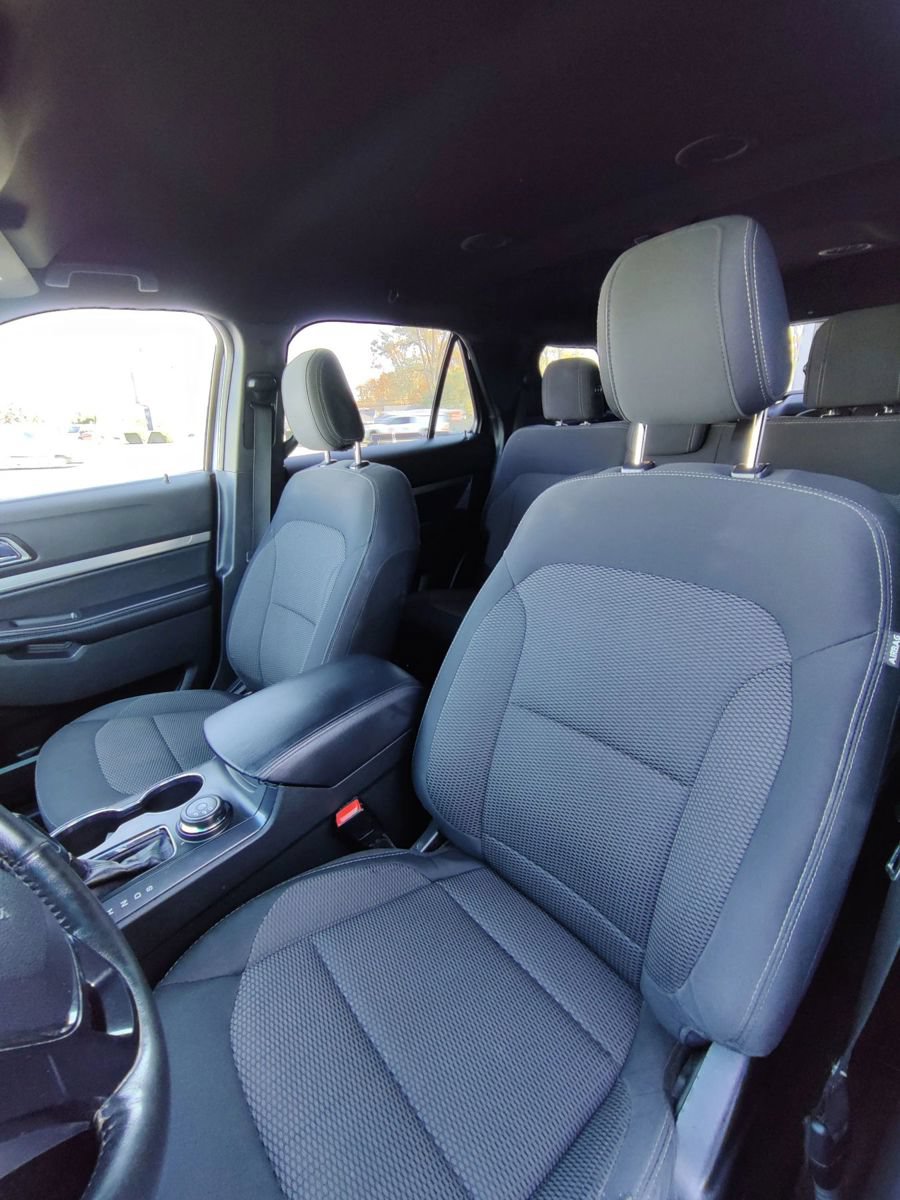 Used 2018 Ford Explorer XLT AWD/4WD image 18