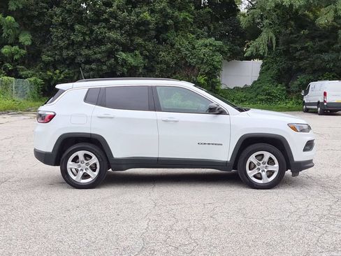 Used 2023 Jeep Compass Latitude w/ Sun and Sound Group AWD/4WD image 2