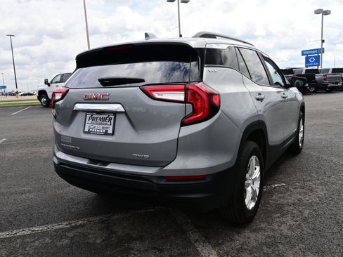 Used 2023 GMC Terrain SLE w/ Driver Convenience Package image 6