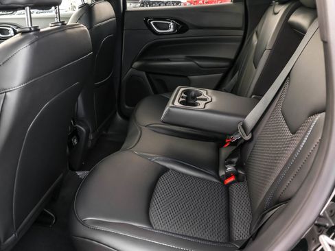 New 2026 Jeep Compass Latitude image 14