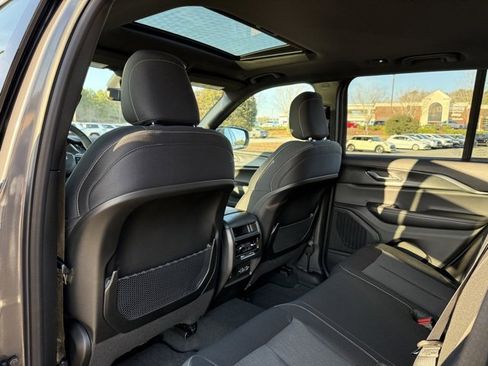 New 2025 Jeep Grand Cherokee Laredo X w/ Luxury Tech Group I image 29