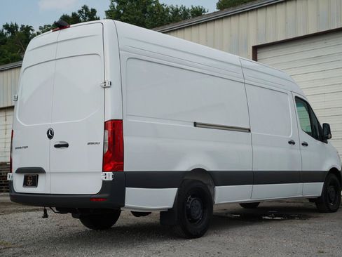 Used 2025 Mercedes-Benz Sprinter 2500 image 10