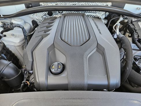 Certified 2026 Porsche Macan AWD/4WD image 30