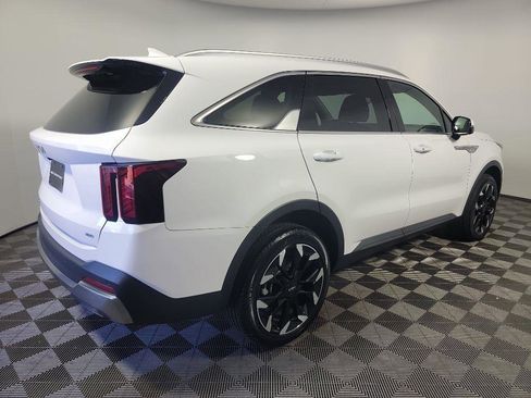 Certified 2025 Kia Sorento EX w/ Panoramic Sunroof Package image 4