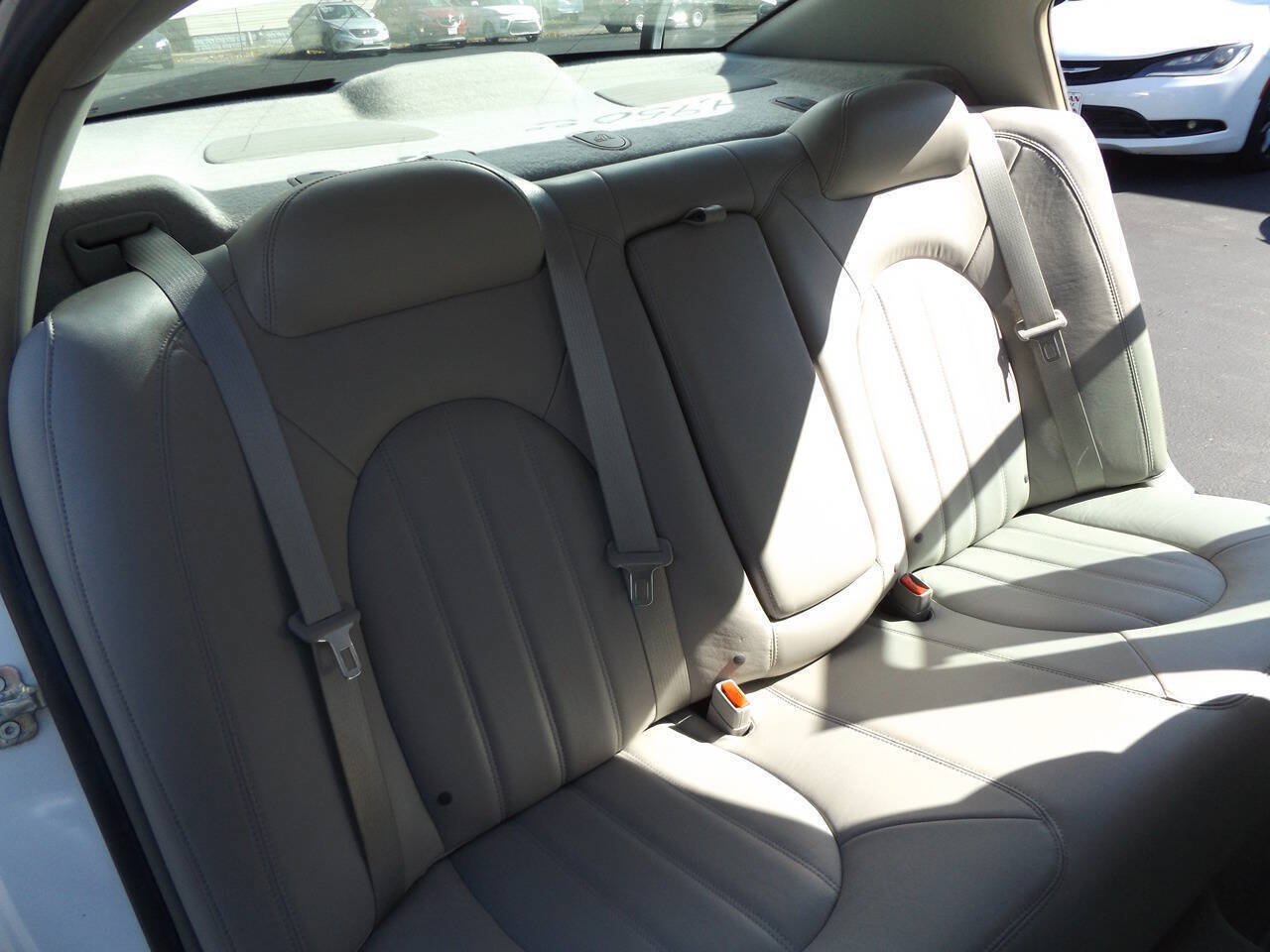 Used 2011 Buick Lucerne CXL FWD image 23