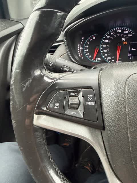 Used 2019 Chevrolet Trax LT w/ LT Convenience Package AWD/4WD image 16