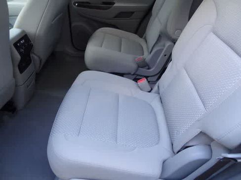 Used 2023 GMC Acadia SLE w/ Driver Convenience Package FWD image 7