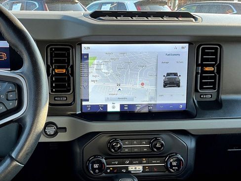 Used 2023 Ford Bronco Badlands image 6