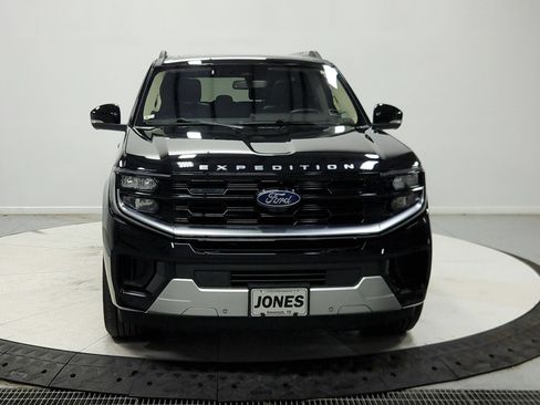 Used 2025 Ford Expedition Platinum AWD/4WD image 3