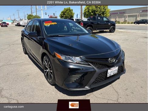 Used 2019 Toyota Camry SE w/ Carpet Mat Package FWD image 1