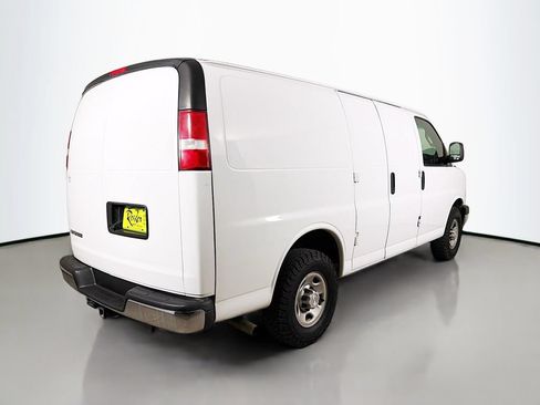 Used 2017 Chevrolet Express 2500 RWD image 6