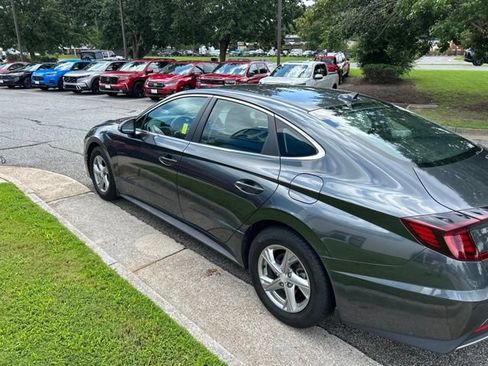 Used 2023 Hyundai Sonata SE FWD image 4