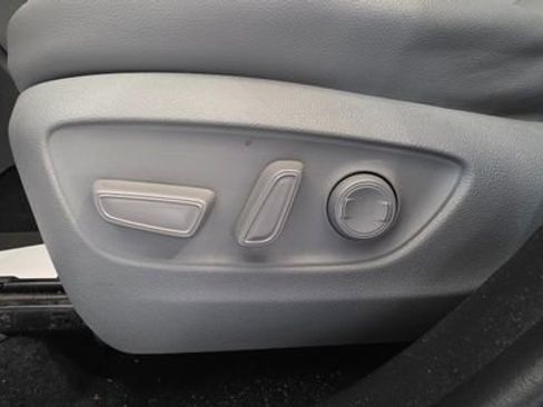 Used 2022 Toyota Highlander XLE image 15