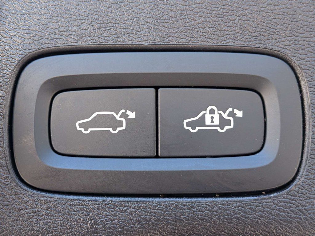 Certified 2026 Volvo XC60 B5 Plus AWD/4WD image 13
