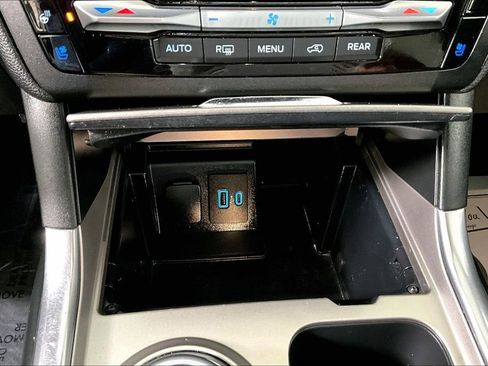 Used 2020 Ford Explorer Limited image 33