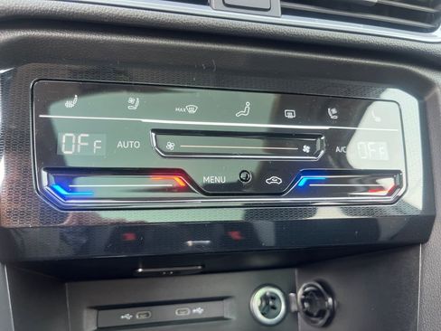 New 2025 Volkswagen Taos SEL image 4