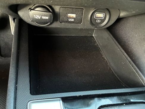 Used 2023 Hyundai Elantra SEL image 30