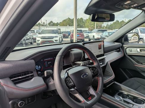 Used 2025 Ford Explorer ST RWD image 31