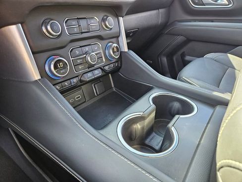 Used 2023 GMC Yukon SLT w/ SLT Luxury Package image 24